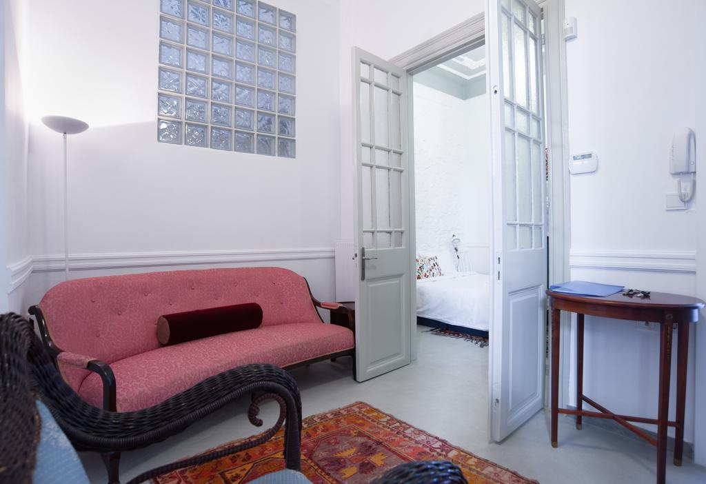 Neoclassical House At Metro Station Attiki Athen Exterior foto